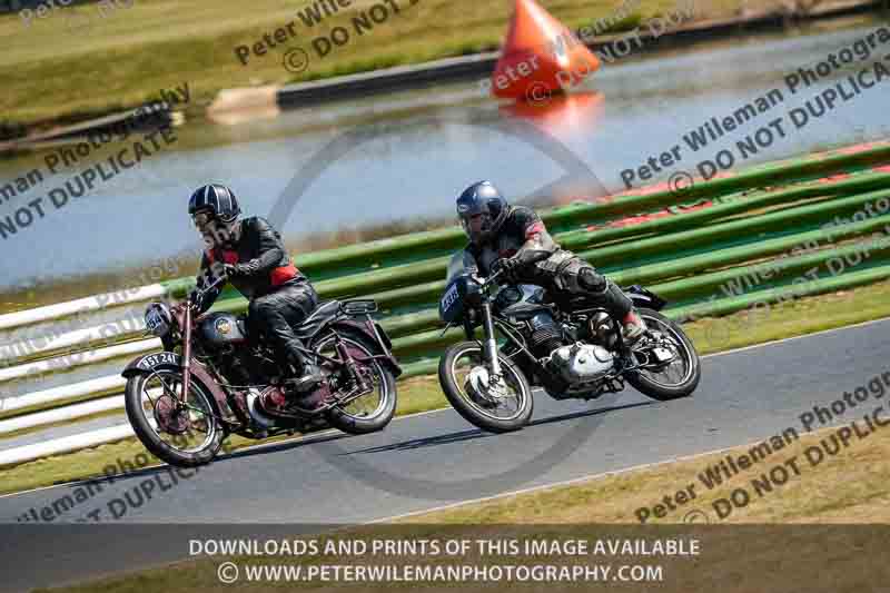 Vintage motorcycle club;eventdigitalimages;mallory park;mallory park trackday photographs;no limits trackdays;peter wileman photography;trackday digital images;trackday photos;vmcc festival 1000 bikes photographs